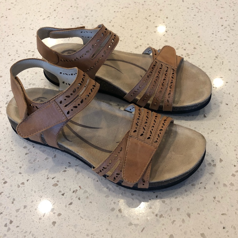 Abeo Biosystem Tan Leather Cork Sandals